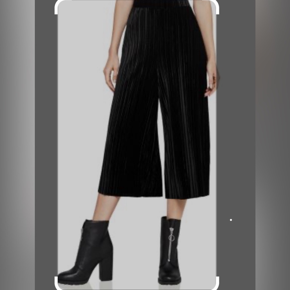 NWT Pantology Gaucho Pants, Black Velvet, Size Small